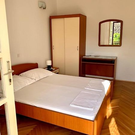 מאקרסקה Obradovic Rooms & Apartments מראה חיצוני תמונה