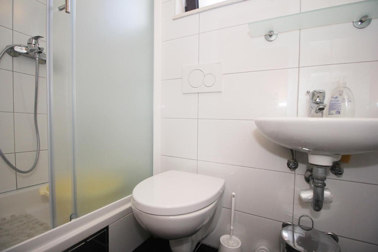 מאקרסקה Obradovic Rooms & Apartments מראה חיצוני תמונה